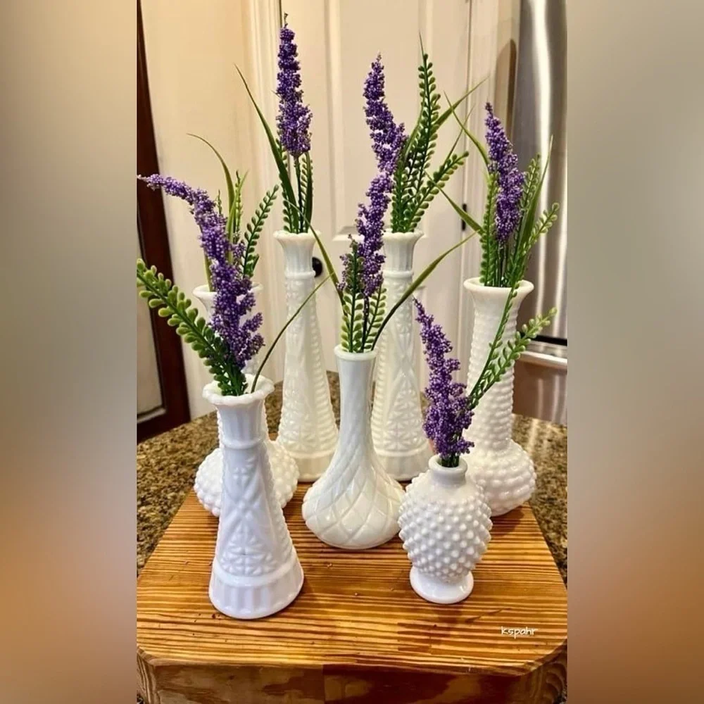 Milk Glass Tapered Bud Vase, Anchor Hocking Stars & Bars Pattern 5.9”..